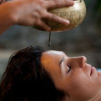 Shirodara ayurvedic meditative massage